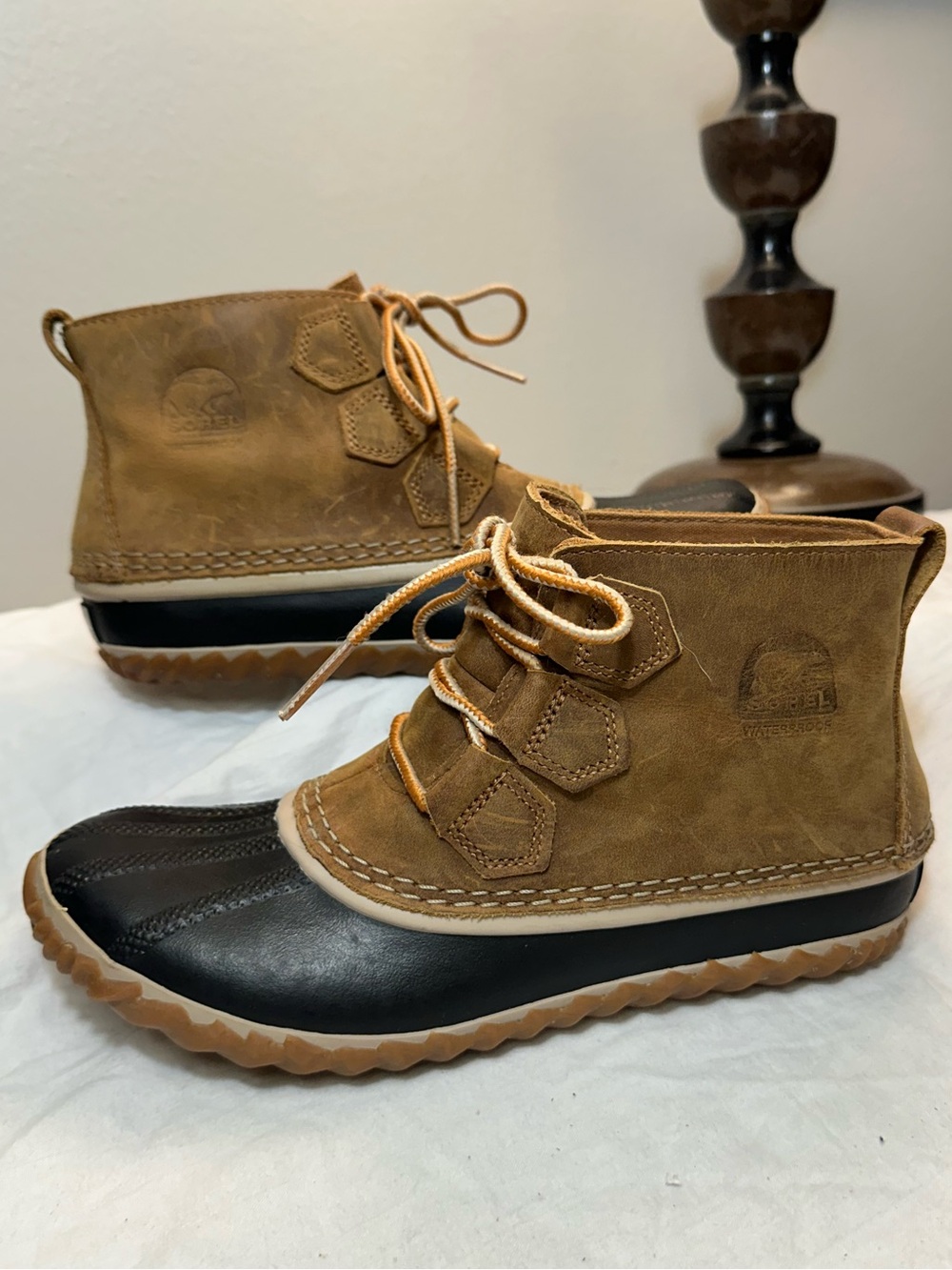 Sorel womens 7.5 leather waterproof boots 38.5 lace up shoes black tan brown